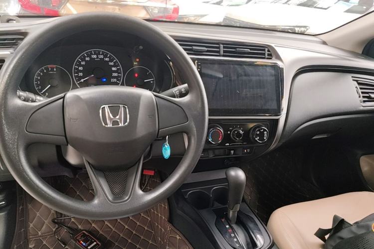 Used Honda City 2019 1.5L CVT Comfort Version Center Console