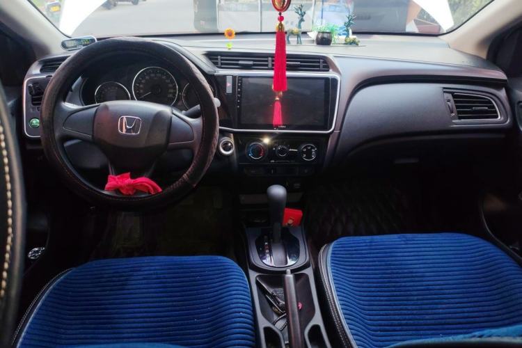 Used Honda City 2019 1.5L CVT Dynamic Edition Center Console