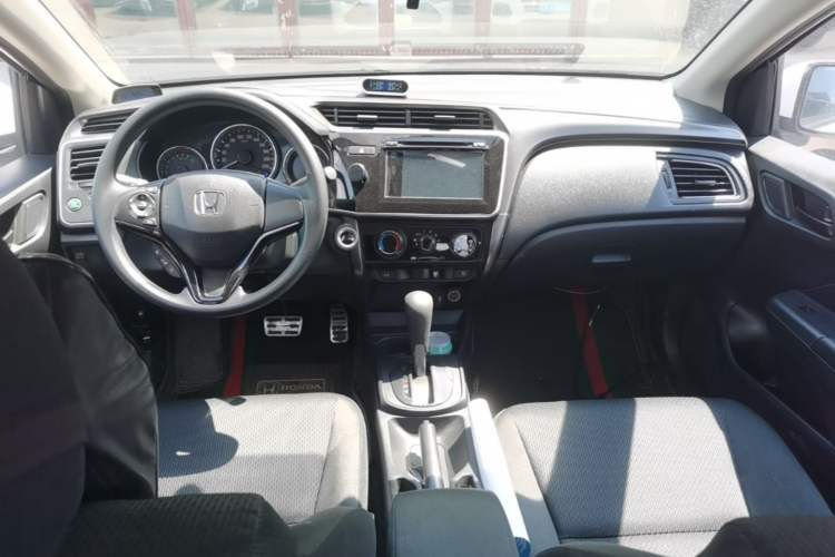 Used Honda City 2019 1.5L CVT Dynamic Edition Center Console