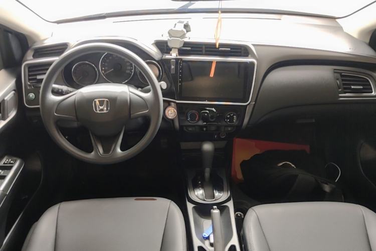 Used Honda City 2019 1.5L CVT Dynamic Edition Center Console