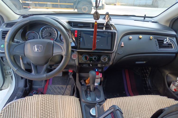 Used Honda City 2019 1.5L CVT Dynamic Edition Center Console