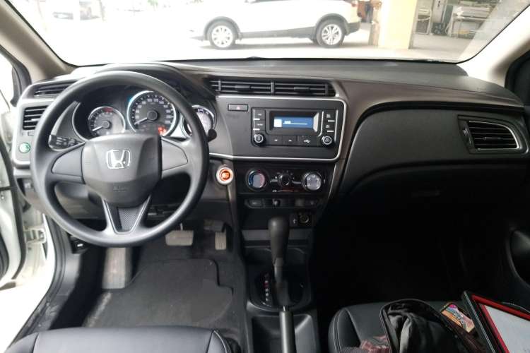 Used Honda City 2019 1.5L CVT Dynamic Edition Center Console
