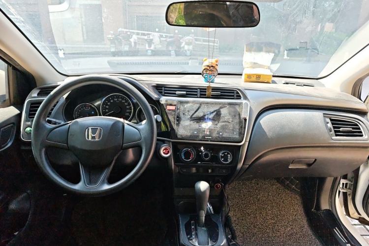 Used Honda City 2019 1.5L CVT Dynamic Edition Center Console