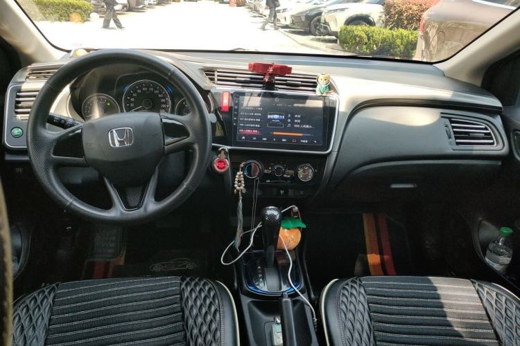 Used Honda City 2019 1.5L CVT Dynamic Edition Center Console