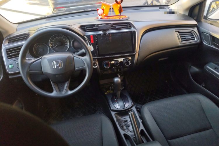 Used Honda City 2019 1.5L CVT Dynamic Edition Center Console