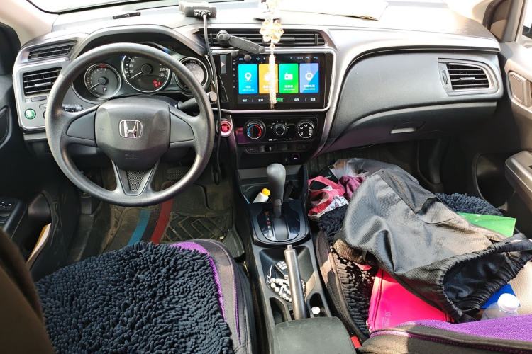 Used Honda City 2019 1.5L CVT Dynamic Edition Center Console