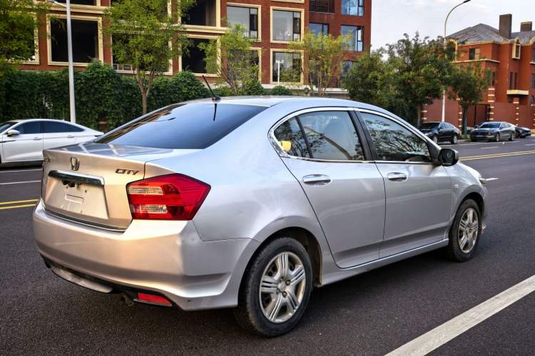 Used Honda City Classic 2012 1.5L manual Comfort version Exterior 5