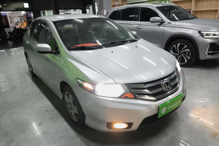 Used Honda City Classic 2012 1.5L manual Comfort version Front Right 45 Deg