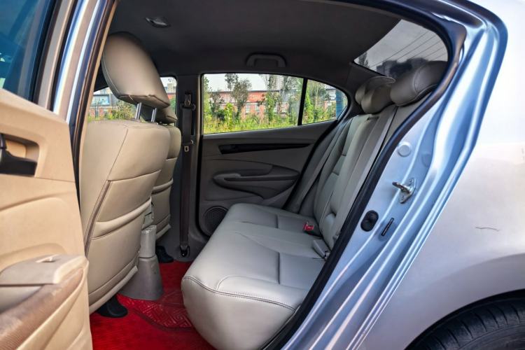 Used Honda City Classic 2012 1.5L manual Comfort version Interior 5