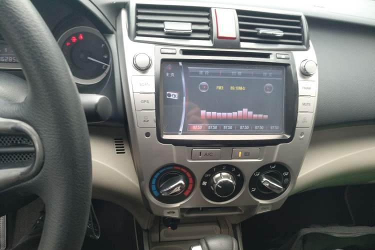 Used Honda City Classic 2012 1.5L Automatic Elite Edition Audio And AC Panel