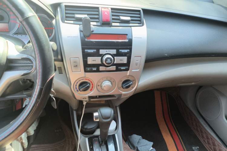 Used Honda City Classic 2008 1.5L Automatic Elite Edition Audio And AC Panel