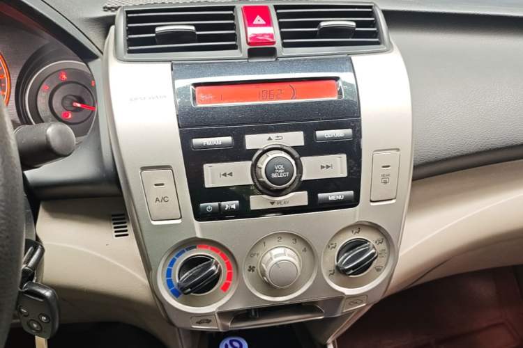 Used Honda City Classic 2008 1.5L Automatic Elite Edition Audio And AC Panel