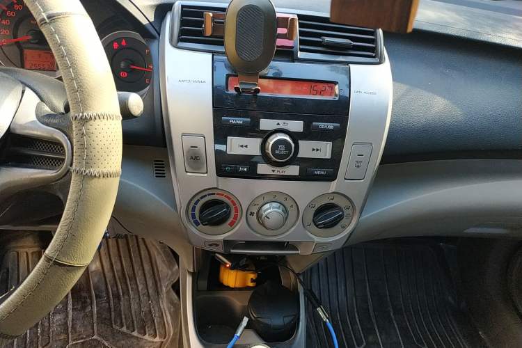 Used Honda City Classic 2008 1.5L manual Elite Edition Audio And AC Panel