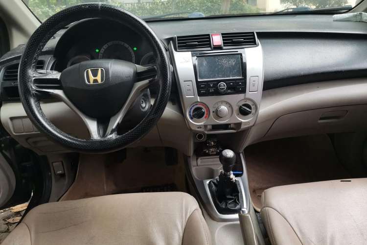 Used Honda City Classic 2008 1.5L manual Elite Edition Center Console