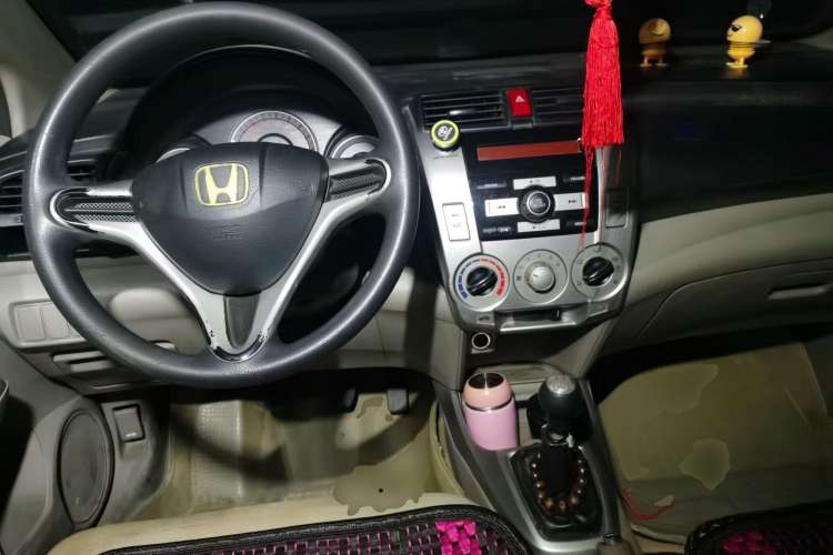Used Honda City Classic 2008 1.5L manual Elite Edition Center Console