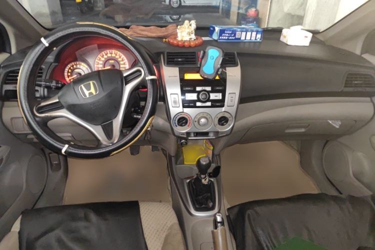 Used Honda City Classic 2008 1.5L manual Elite Edition Center Console
