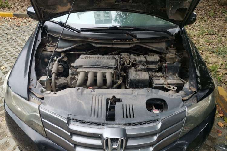Used Honda City Classic 2008 1.5L manual Elite Edition Engine Bay