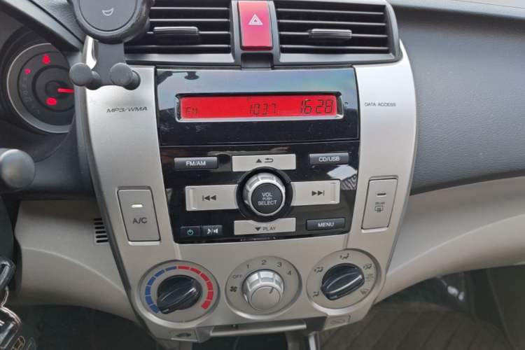 Used Honda City Classic 2008 1.5L Automatic Elite Edition Audio And AC Panel