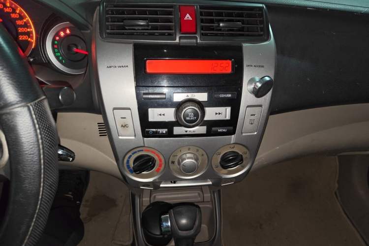 Used Honda City Classic 2008 1.5L Automatic Elite Edition Audio And AC Panel