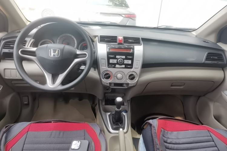 Used Honda City Classic 2008 1.5L manual comfort version Center Console