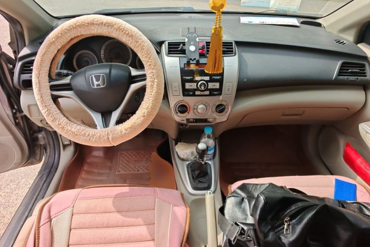 Used Honda City Classic 2008 1.5L manual Elite Edition Center Console