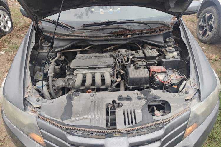 Used Honda City Classic 2008 1.5L manual Elite Edition Engine Bay