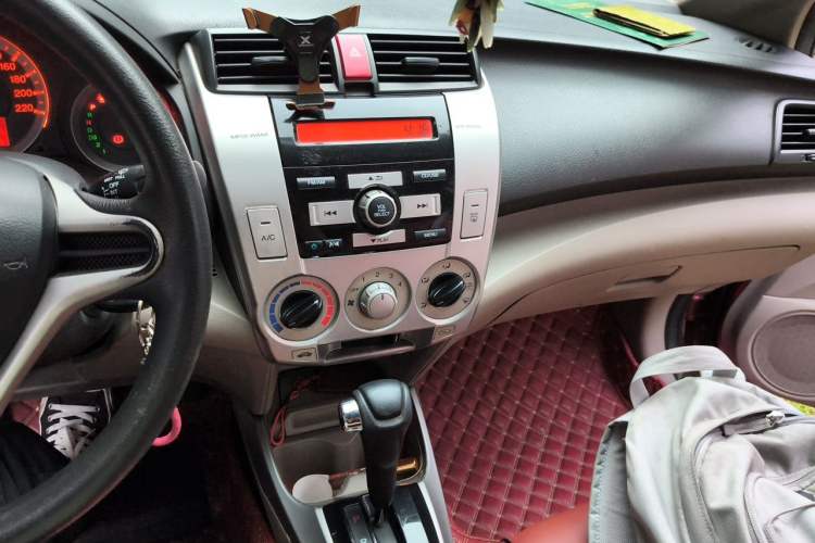 Used Honda City Classic 2008 1.5L Automatic Elite Edition Audio And AC Panel
