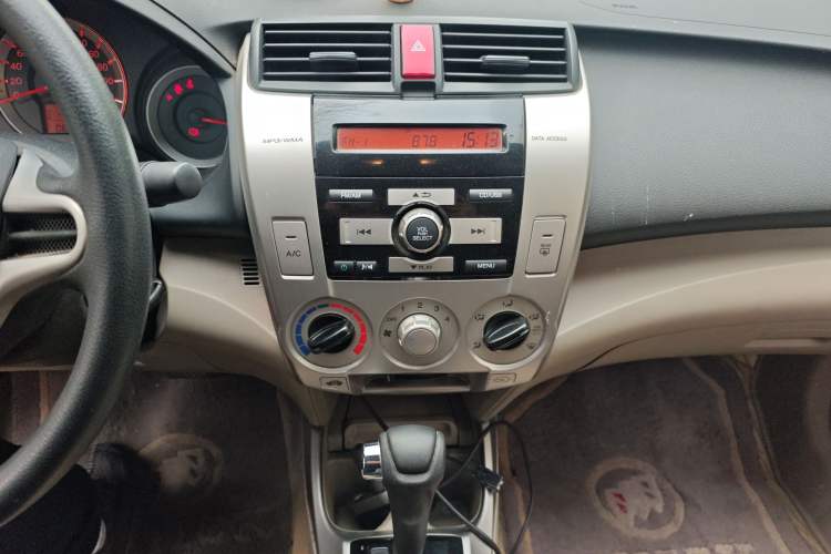 Used Honda City Classic 2008 1.5L Automatic Elite Edition Audio And AC Panel