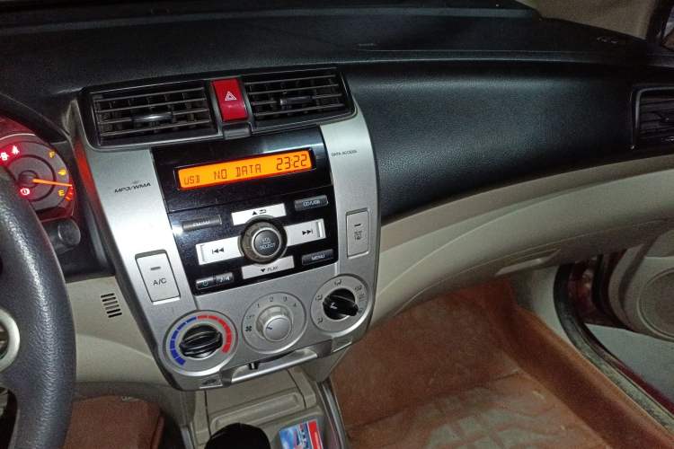 Used Honda City Classic 2008 1.5L manual Elite Edition Audio And AC Panel