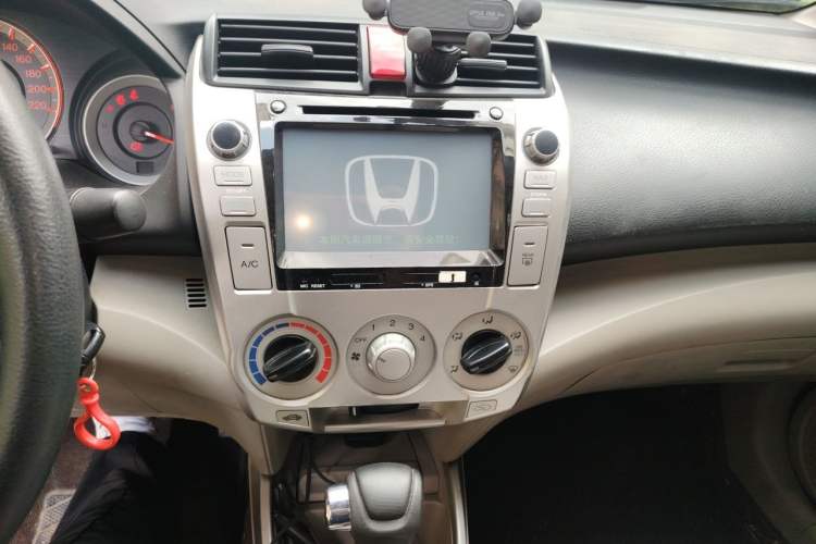 Used Honda City Classic 2008 1.8L automatic comfort version Audio And AC Panel
