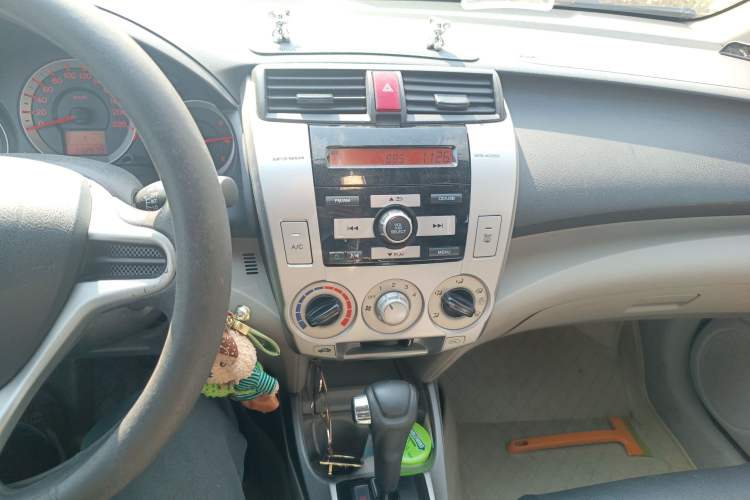 Used Honda City Classic 2008 1.5L Automatic Elite Edition Audio And AC Panel