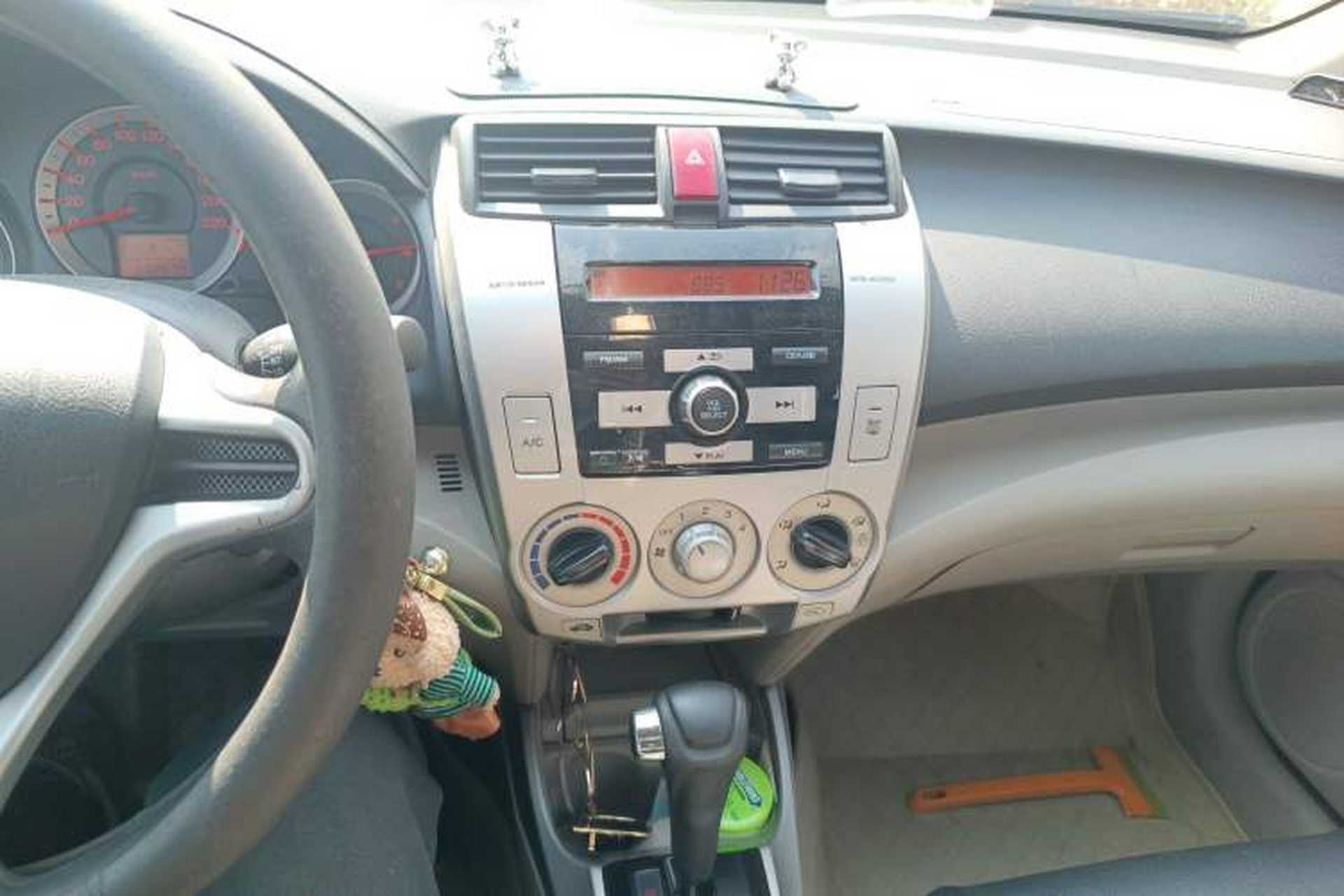 Used Honda City Classic 2008 1.5L Automatic Elite Edition Audio And AC Panel