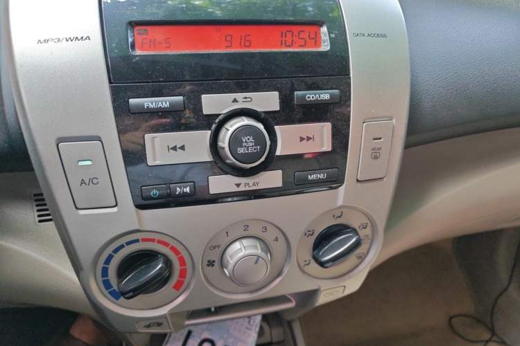 Used Honda City Classic 2008 1.5L manual Elite Edition Audio And AC Panel