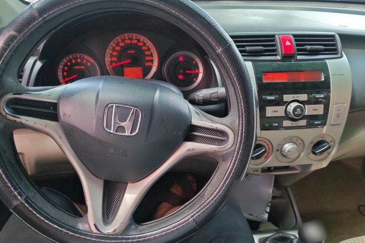 Used Honda City Classic 2008 1.5L manual Elite Edition Center Console