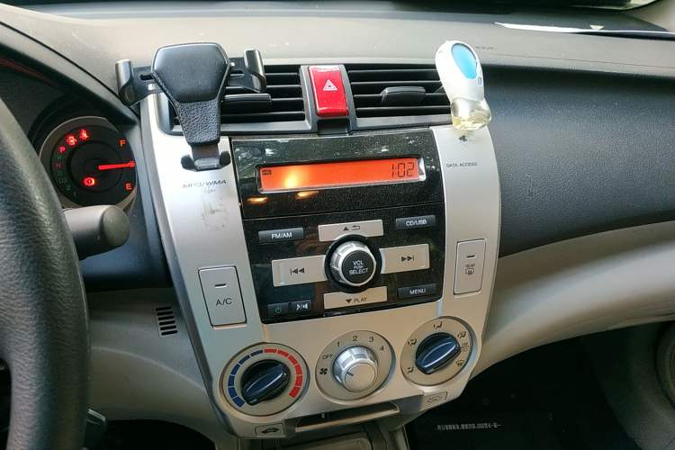 Used Honda City Classic 2008 1.5L Automatic Elite Edition Audio And AC Panel