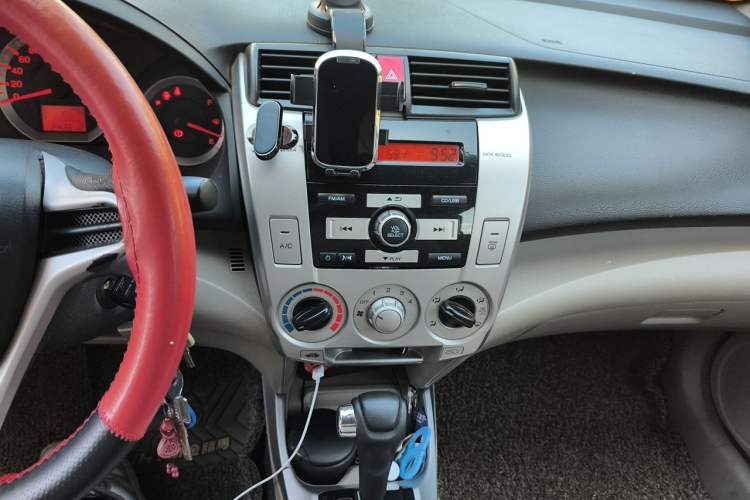 Used Honda City Classic 2008 1.5L Automatic Elite Edition Audio And AC Panel