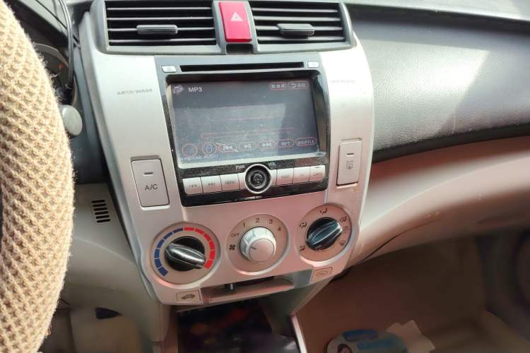 Used Honda City Classic 2008 1.5L manual Elite Edition Audio And AC Panel
