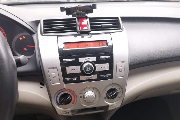 Used Honda City Classic 2008 1.5L manual Elite Edition Audio And AC Panel