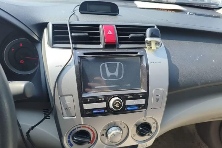 Used Honda City Classic 2008 1.8L automatic comfort version Audio And AC Panel