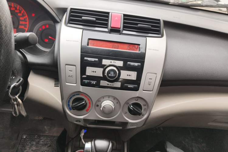 Used Honda City Classic 2008 1.5L Automatic Elite Edition Audio And AC Panel