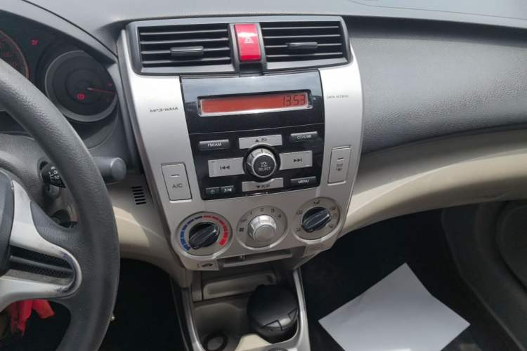 Used Honda City Classic 2008 1.5L manual Elite Edition Audio And AC Panel