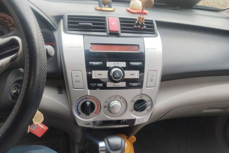 Used Honda City Classic 2008 1.5L Automatic Elite Edition Audio And AC Panel