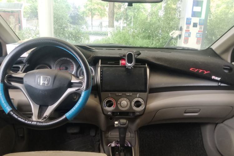 Used Honda City Classic 2008 1.8L automatic comfort version Center Console