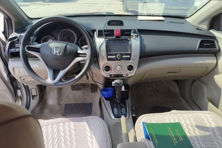 Used Honda City Classic 2008 1.8L automatic comfort version Center Console
