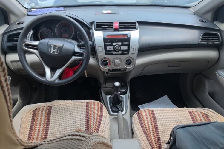 Used Honda City Classic 2008 1.5L manual Elite Edition Center Console