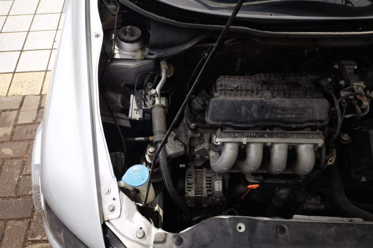 Used Honda City Classic 2008 1.5L manual Elite Edition Engine Bay Right