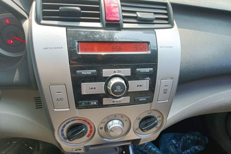 Used Honda City Classic 2008 1.5L Automatic Elite Edition Audio And AC Panel