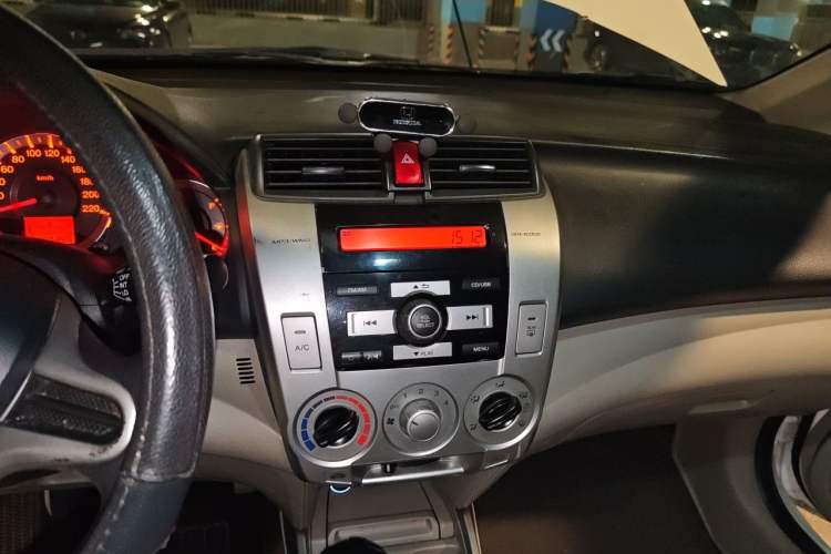 Used Honda City Classic 2008 1.5L manual Elite Edition Audio And AC Panel