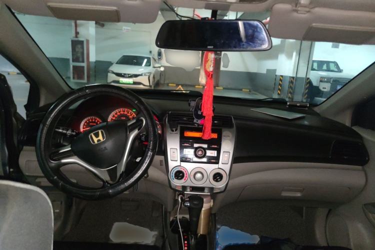 Used Honda City Classic 2011 1.5L Automatic Elite Edition Center Console