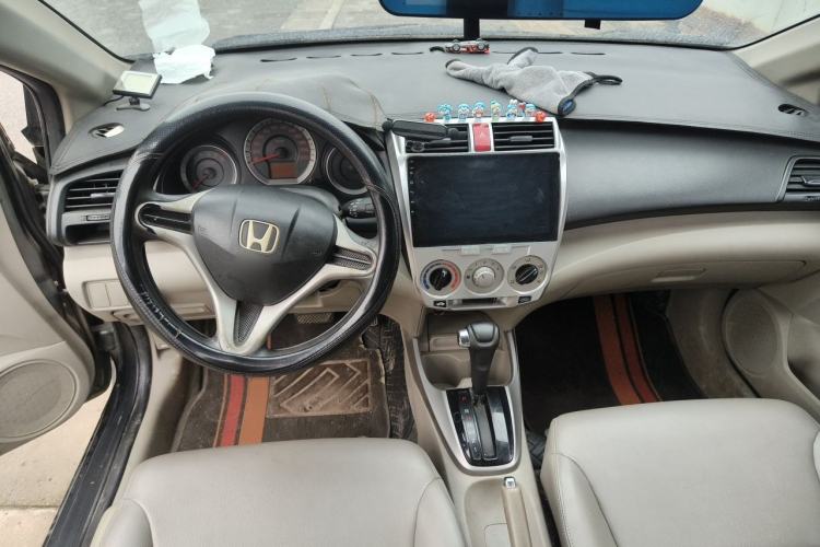 Used Honda City Classic 2011 1.5L Automatic Elite Edition Center Console